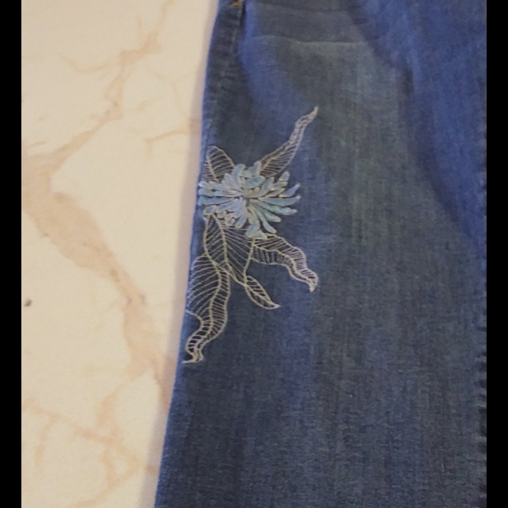 Anne Klein Stretch Jeans. - Picture 8 of 10
